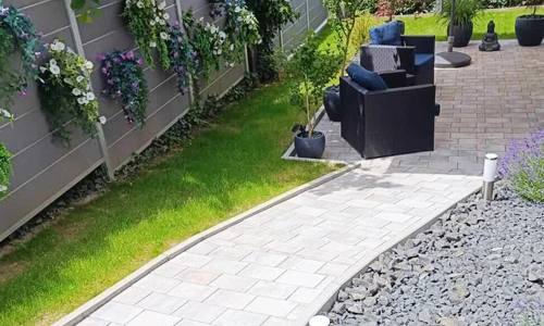 Gehwege harmonisch in den Garten integrieren – Wir machen es möglich! Ein gut geplanter Gehweg verbindet nicht nur verschiedene Bereiche Ihres Gartens, sondern fügt sich auch ästhetisch in die natürliche Umgebung ein. Wir gestalten und realisieren Wege, die sich perfekt in das Gesamtbild Ihres Gartens einfügen – ob aus Naturstein, Pflaster oder Holz. Mit unserer Erfahrung im Garten- und Landschaftsbau in 69483 Wald-Michelbach und im Kreis Bergstraße schaffen wir individuelle Lösungen, die Funktionalität und Design vereinen. Lassen Sie sich von uns beraten und verwandeln Sie Ihren Garten in eine harmonische Oase!