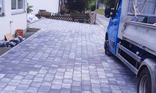 Professionelle Pflasterarbeiten im Garten- und Landschaftsbau in Wald-Michelbach, Kreis Bergstraße – Präzise verlegte Wege, Terrassen und Einfahrten für eine stilvolle Außengestaltung.
